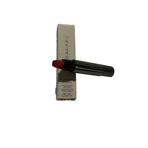 Burberry Full Kisses Shaped & Full Lips Long Lasting Lip Color Military‎ Red 553